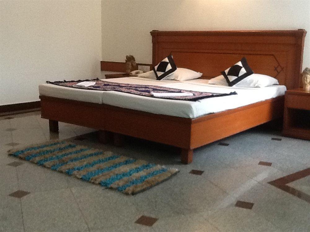 Kanishka Phg Hotel 3*